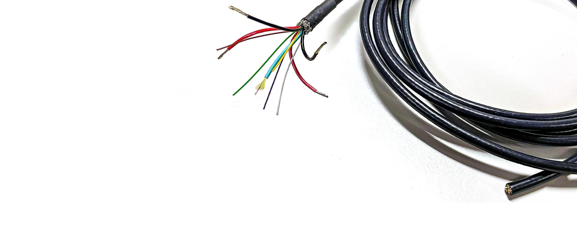 high-speed-data-fiber-optic-composite-cable